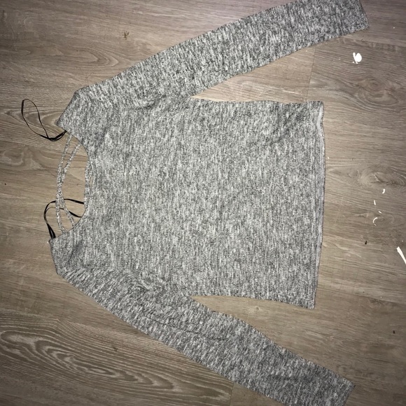 Grey front crossed long sleeve crop top - Picture 2 of 3